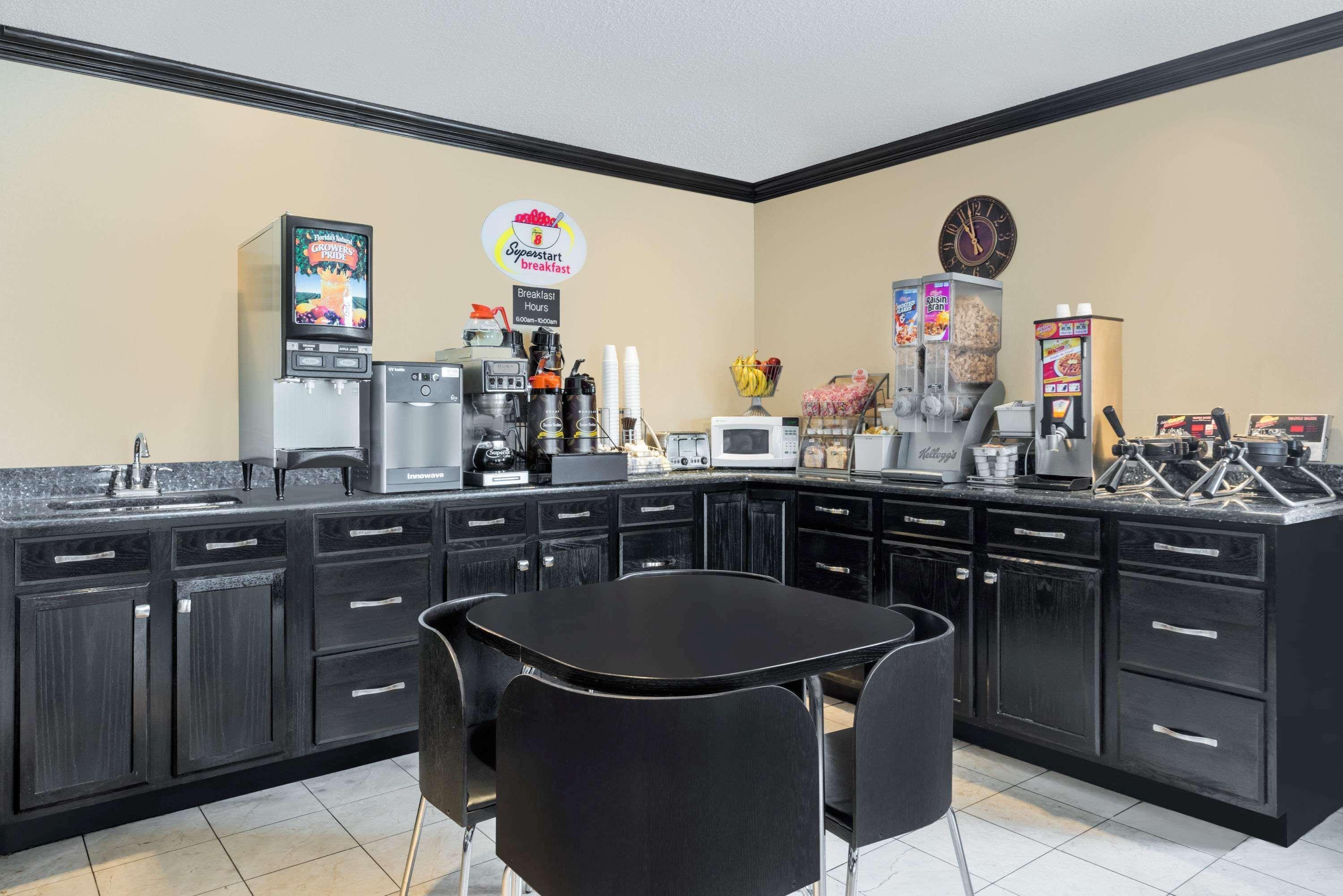 Super 8 By Wyndham Hanover Extérieur photo